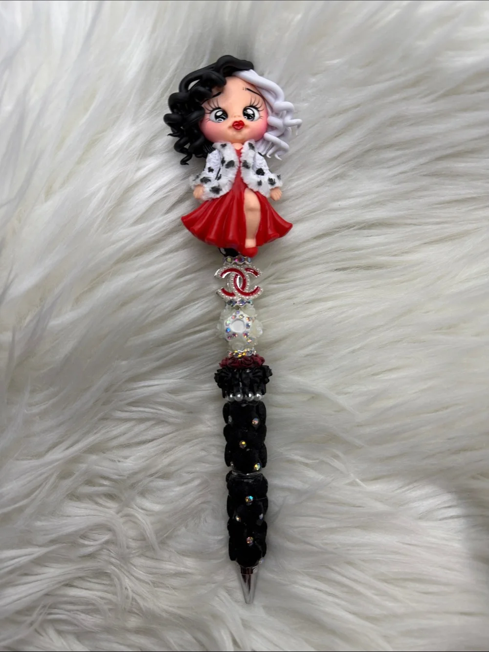 Cruela Red & Black Decorative Novelty hearts Pen with Doll Topper